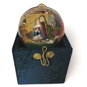 Li Bien Christmas Ornament‎ Nativity Scene Reverse Painted Glass Ball Globe 2003